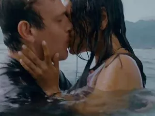 Ella va y chupa al mismo videos de sexo oral casero tiempo.