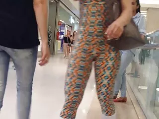 La rubia no puede esperar para follarte. videos trios reales