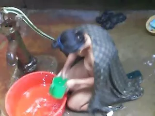 Hora de jugar en el amateur follando baño