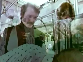 Los chicos curiosos compran dinero sexoanalcasero para ver a su novia ser atacada por otro chico.