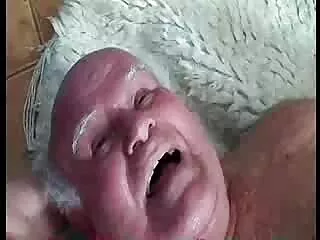 A la joven Flood le gusta tratar anales caseras de convertirla.