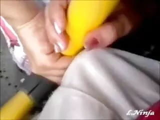 Fumar lleva a un chico a un juego ver videos pornos caseros gratis fuera de línea con sus manos en su culo